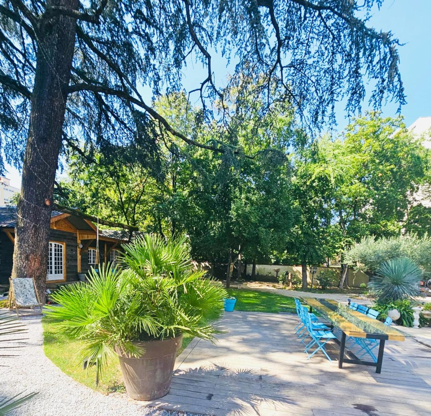 Chateau Grandclement Lyon Villeurbanne Niveau Rdc - Tresor Cache En Ville Avec Vue Piscine Et Parc Dış mekan fotoğraf
