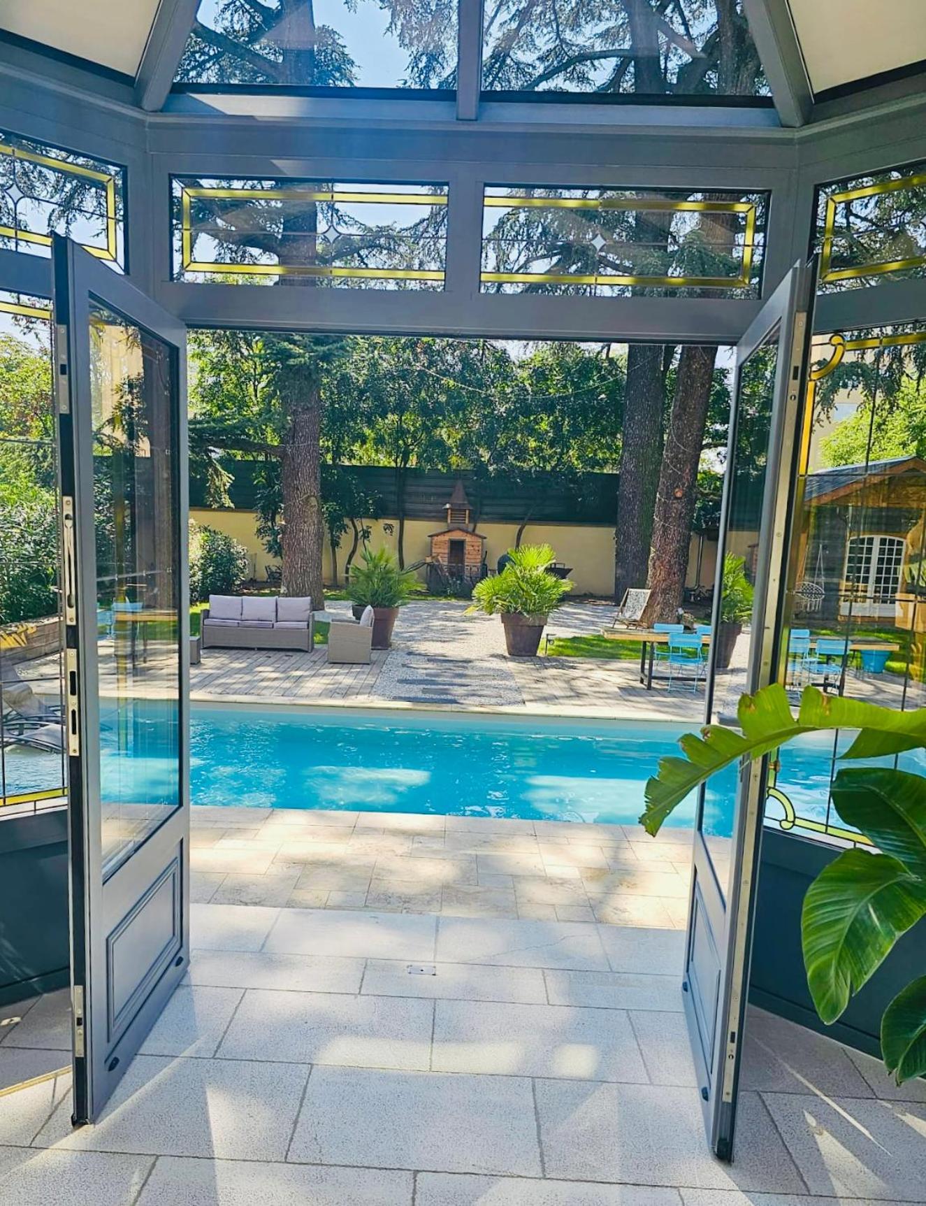 Chateau Grandclement Lyon Villeurbanne Niveau Rdc - Tresor Cache En Ville Avec Vue Piscine Et Parc Dış mekan fotoğraf