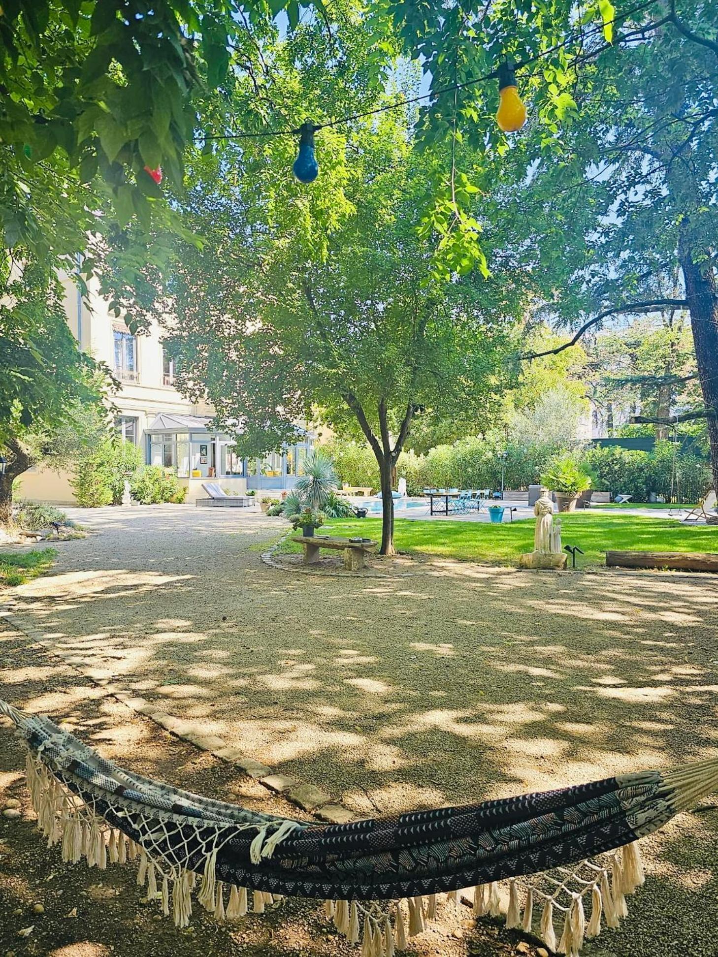 Chateau Grandclement Lyon Villeurbanne Niveau Rdc - Tresor Cache En Ville Avec Vue Piscine Et Parc Dış mekan fotoğraf