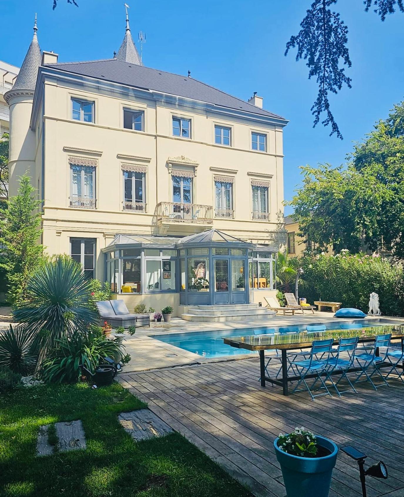 Chateau Grandclement Lyon Villeurbanne Niveau Rdc - Tresor Cache En Ville Avec Vue Piscine Et Parc Dış mekan fotoğraf