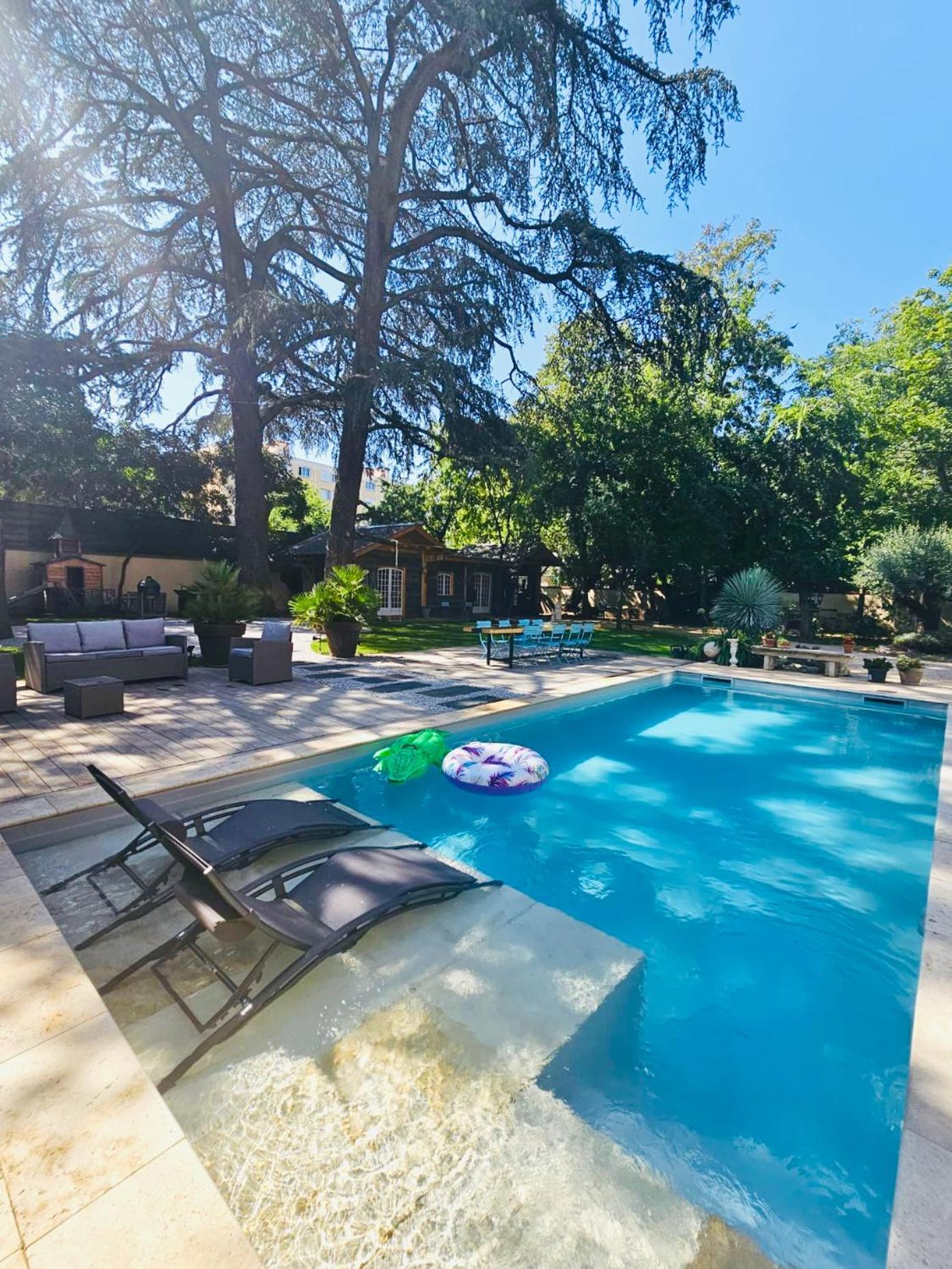 Chateau Grandclement Lyon Villeurbanne Niveau Rdc - Tresor Cache En Ville Avec Vue Piscine Et Parc Dış mekan fotoğraf